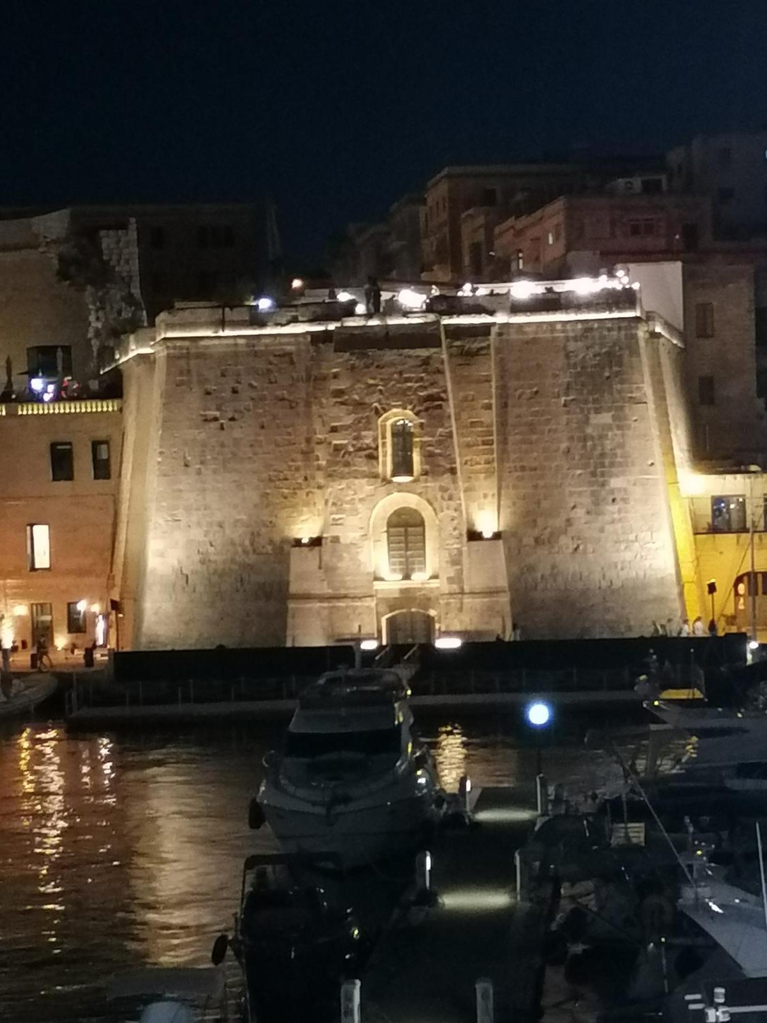Old Refurbished Apartment In Bormla Cospicua 外观 照片