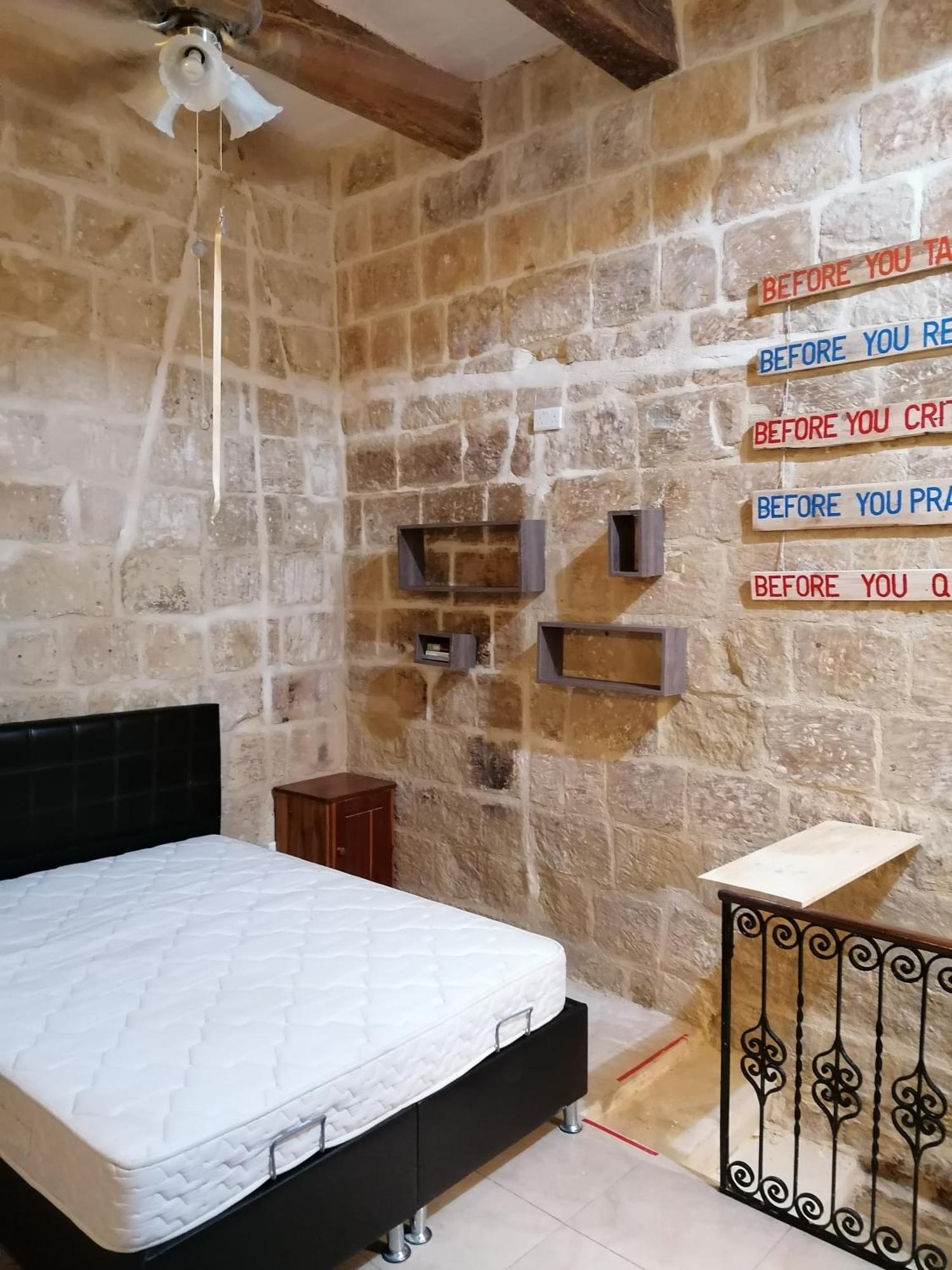 Old Refurbished Apartment In Bormla Cospicua 外观 照片