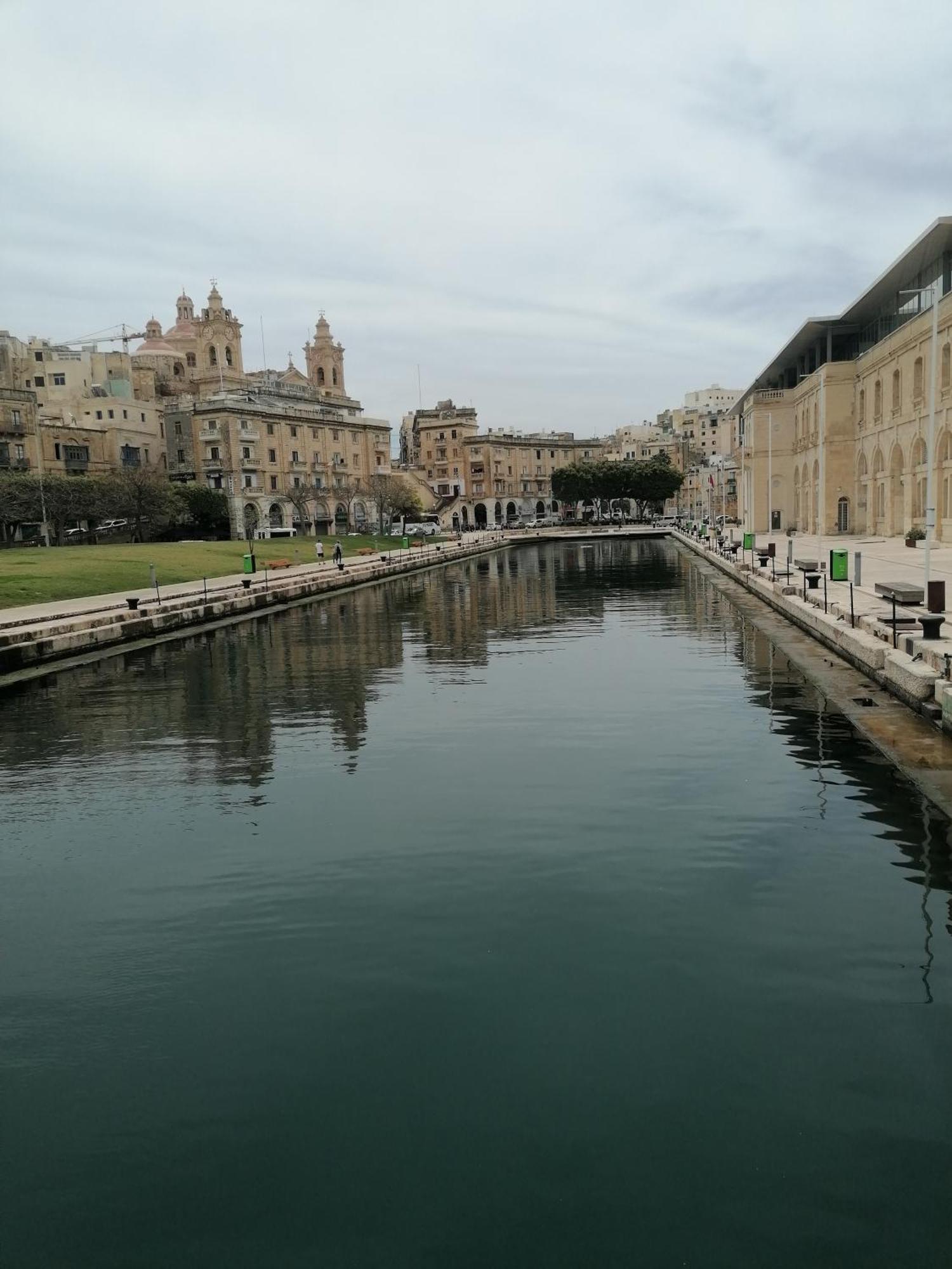 Old Refurbished Apartment In Bormla Cospicua 外观 照片